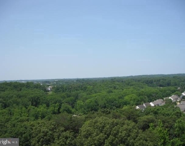 309 Yoakum Parkway - Photo Thumbnail 20