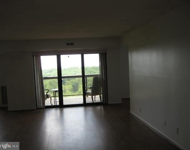309 Yoakum Parkway - Photo Thumbnail 19