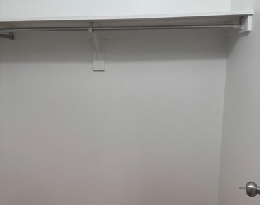 309 Yoakum Parkway - Photo Thumbnail 26