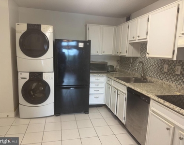 309 Yoakum Parkway - Photo Thumbnail 20