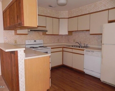 340 Summerwalk Circle - Photo Thumbnail 5