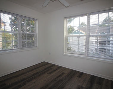 2010 Wolfmill Drive - Photo Thumbnail 5
