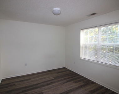 2010 Wolfmill Drive - Photo Thumbnail 13