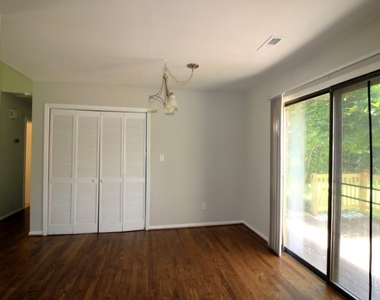 2833 Seclusion Court - Photo Thumbnail 4