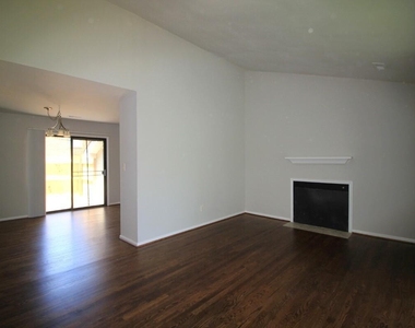 2833 Seclusion Court - Photo Thumbnail 3