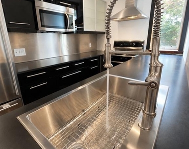 1345 E Berks Street - Photo Thumbnail 6