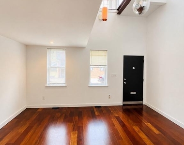 1345 E Berks Street - Photo Thumbnail 1