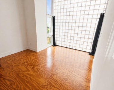 1345 E Berks Street - Photo Thumbnail 14