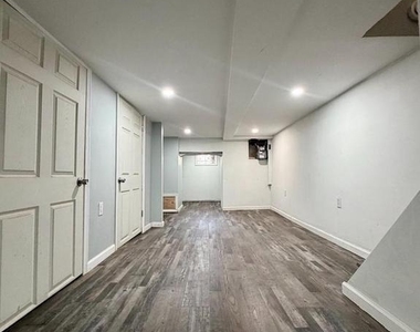 2555 N Hollywood Street - Photo Thumbnail 14