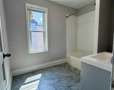 2555 N Hollywood Street - Photo Thumbnail 8