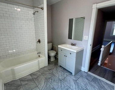2555 N Hollywood Street - Photo Thumbnail 7