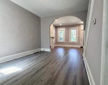 2555 N Hollywood Street - Photo Thumbnail 3