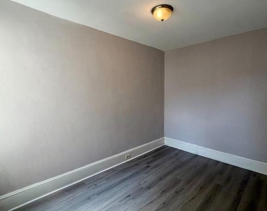 2555 N Hollywood Street - Photo Thumbnail 12
