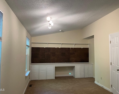 1829 Fox Sterling Drive - Photo Thumbnail 10