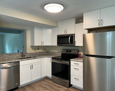 1829 Fox Sterling Drive - Photo Thumbnail 3