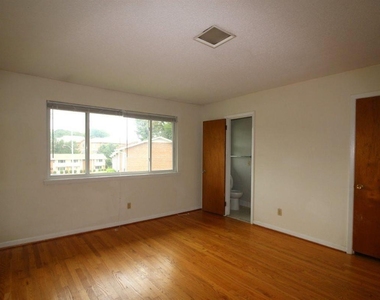 2333 Champion Court - Photo Thumbnail 6