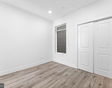 2429 W Thompson Street - Photo Thumbnail 16