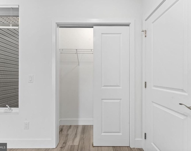 2429 W Thompson Street - Photo Thumbnail 15