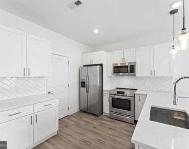 2429 W Thompson Street - Photo Thumbnail 2