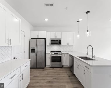 2429 W Thompson Street - Photo Thumbnail 1