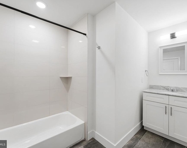 2429 W Thompson Street - Photo Thumbnail 9
