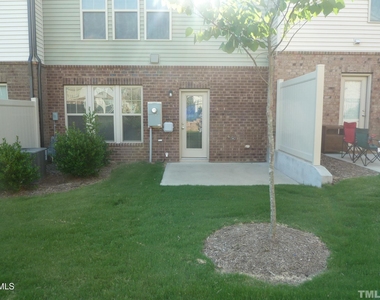 521 Denhoff Drive - Photo Thumbnail 8