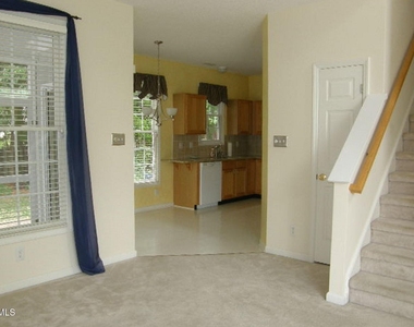 207 Cove Creek Drive - Photo Thumbnail 3