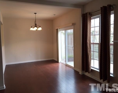 300 Dyersville Drive - Photo Thumbnail 7