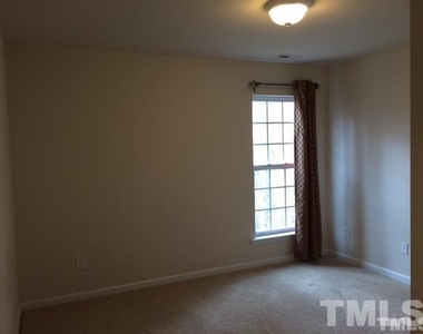 300 Dyersville Drive - Photo Thumbnail 6