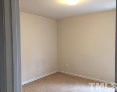 300 Dyersville Drive - Photo Thumbnail 9