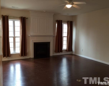 300 Dyersville Drive - Photo Thumbnail 4