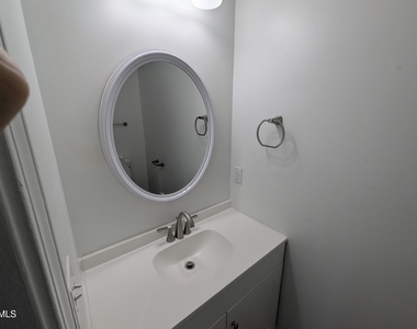 1005 Shades Place - Photo Thumbnail 12