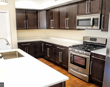 934 S 5th Street - Photo Thumbnail 3