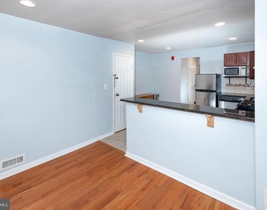 747 S 8th Street - Photo Thumbnail 5