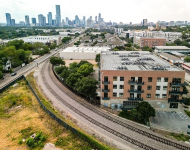 2235 E 6th St - Photo Thumbnail 22