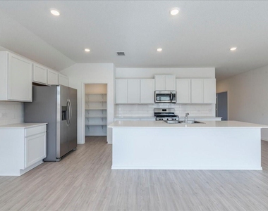 156 Alamito Ave - Photo Thumbnail 4