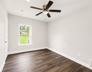 904 Austin St E - Photo Thumbnail 7