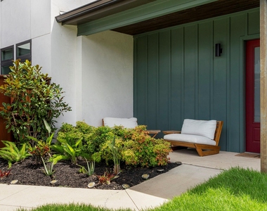 2103 Greenwood Ave - Photo Thumbnail 4