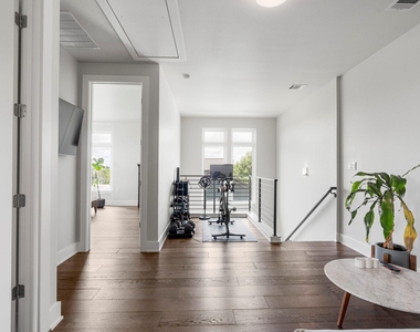 2103 Greenwood Ave - Photo Thumbnail 31