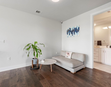 2103 Greenwood Ave - Photo Thumbnail 32