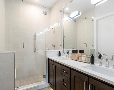 2103 Greenwood Ave - Photo Thumbnail 20