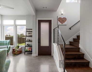 2103 Greenwood Ave - Photo Thumbnail 25