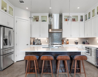 2103 Greenwood Ave - Photo Thumbnail 13
