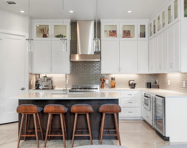2103 Greenwood Ave - Photo Thumbnail 17