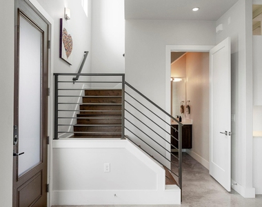 2103 Greenwood Ave - Photo Thumbnail 27
