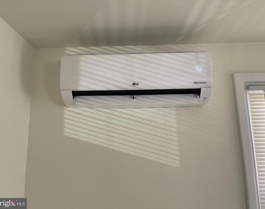 233 Roesch Avenue - Photo Thumbnail 3