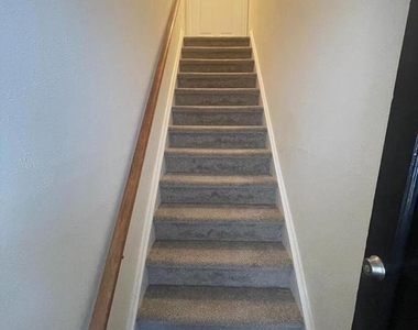 233 Roesch Avenue - Photo Thumbnail 1