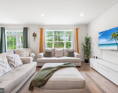 342 Ridgewood Drive - Photo Thumbnail 2