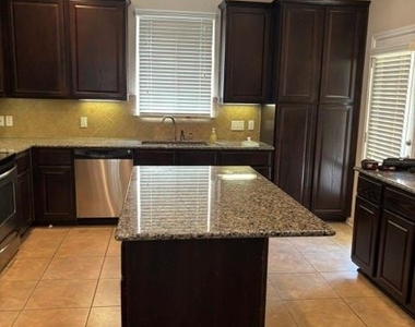 429 Falcon Ln - Photo Thumbnail 2