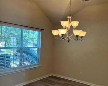 429 Falcon Ln - Photo Thumbnail 14